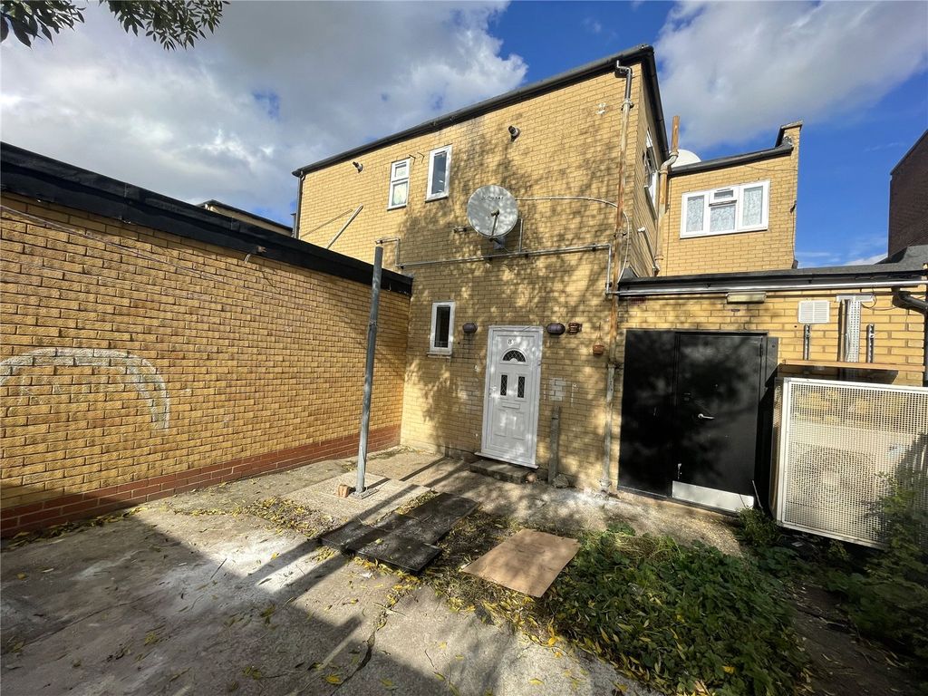 Property photo 1 of 7 Front Aspect