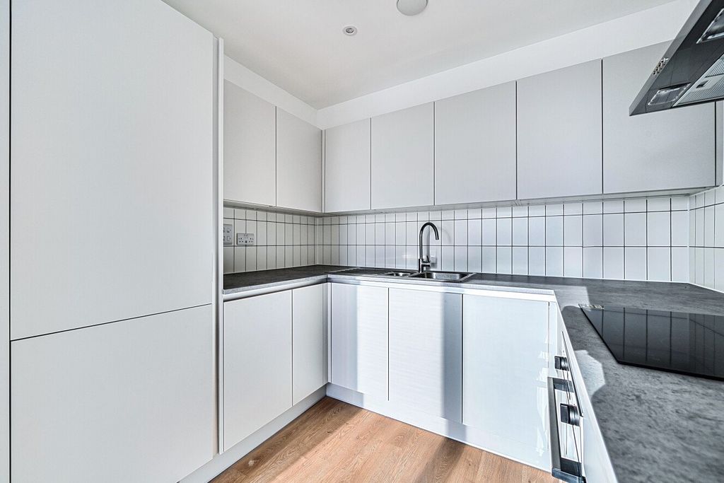 Property photo 2 of 14 Picture No. 12