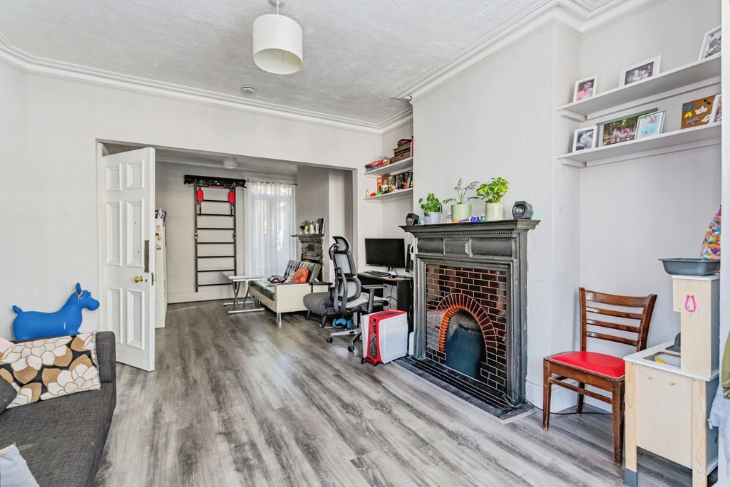 Property photo 3 of 17 Pbox-Img.Jpg