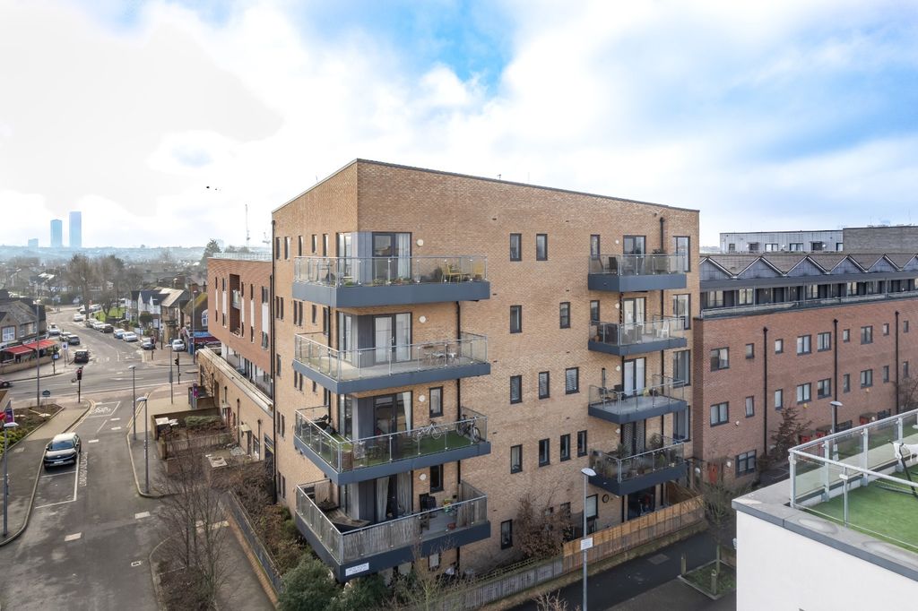 Property photo 1 of 18 4805590