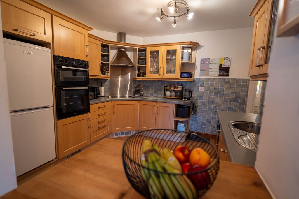 Property photo 3 of 19