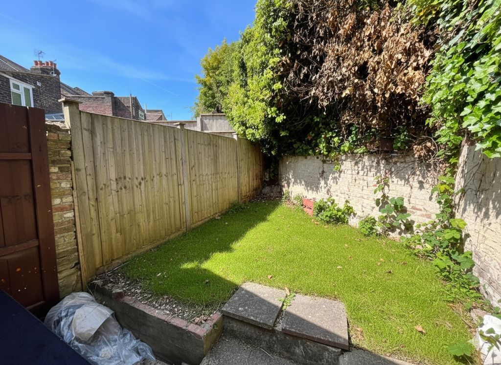 Property photo 2 of 8 4076193