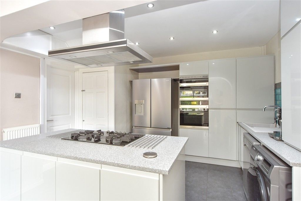 Property photo 2 of 18 Kitchen