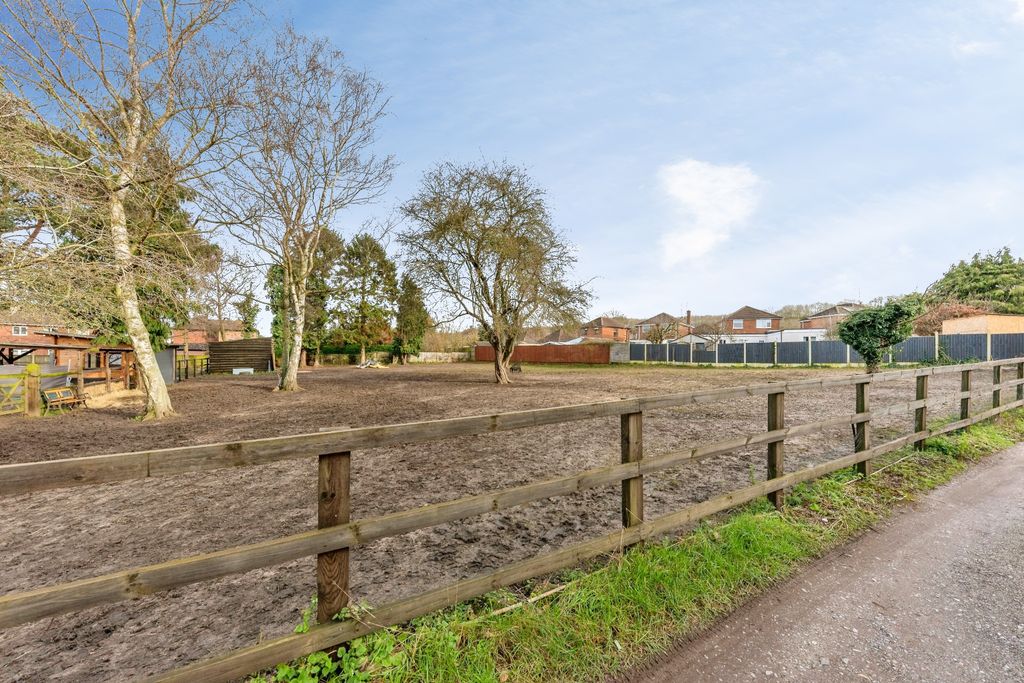 Property photo 2 of 12 11_Belvoir_Avenue-30