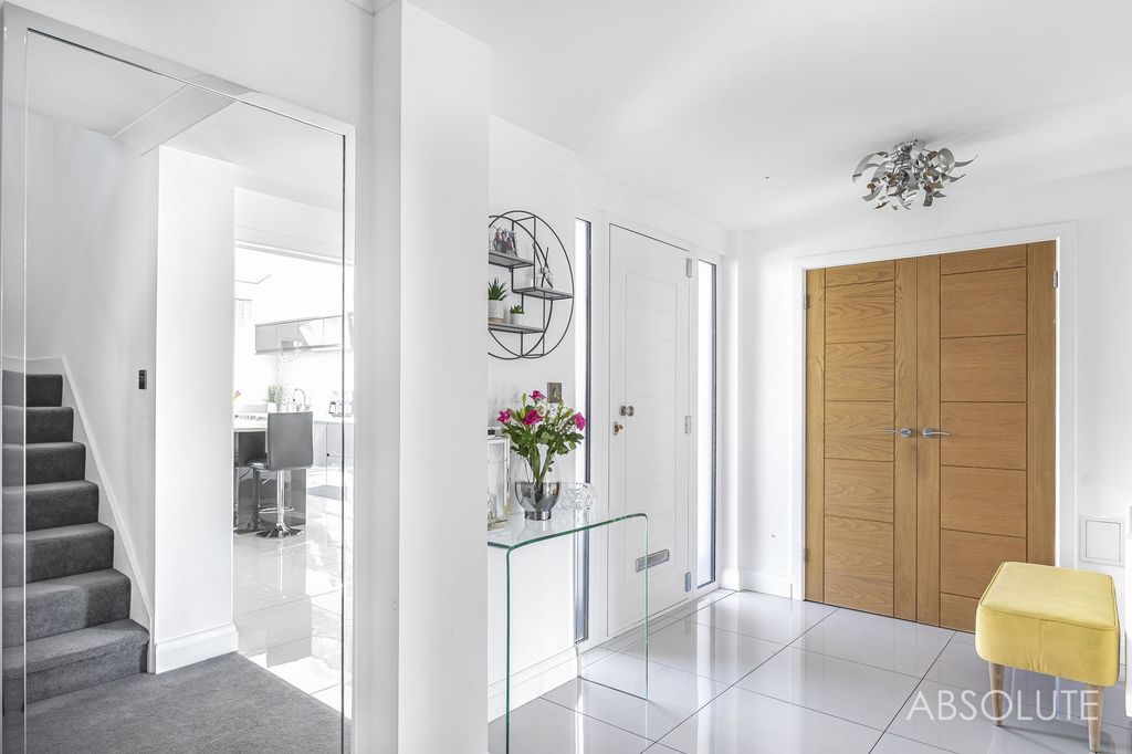 Property photo 3 of 38