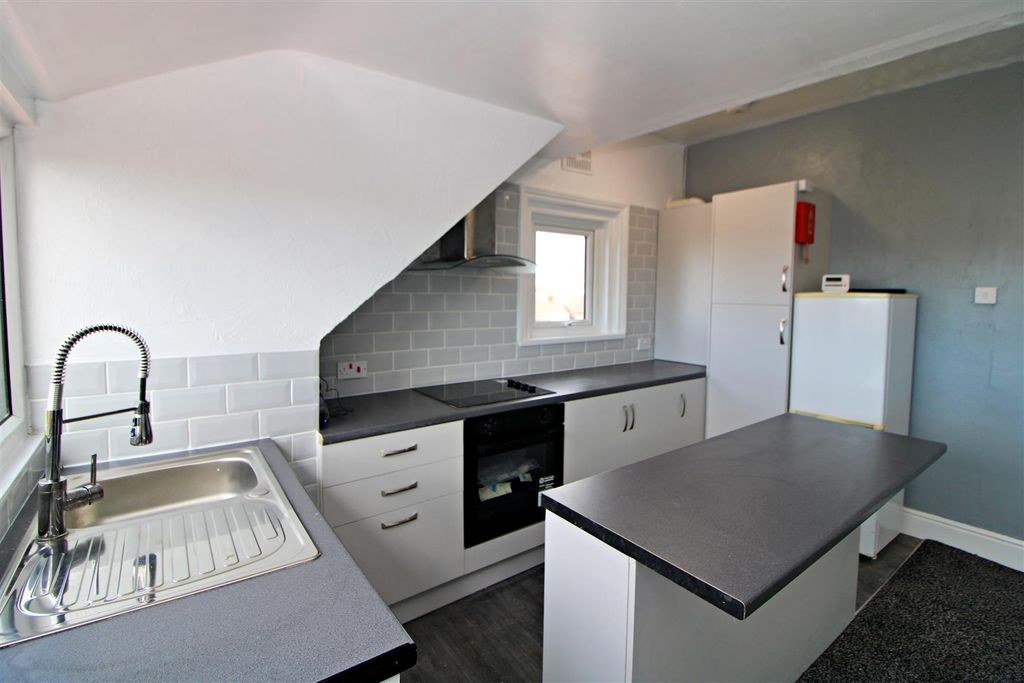 Property photo 2 of 6 Kitchen.Jpg