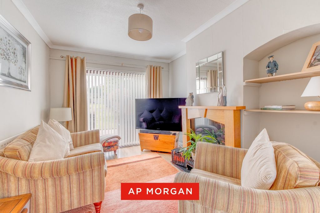 Property photo 3 of 17 Picture No. 12