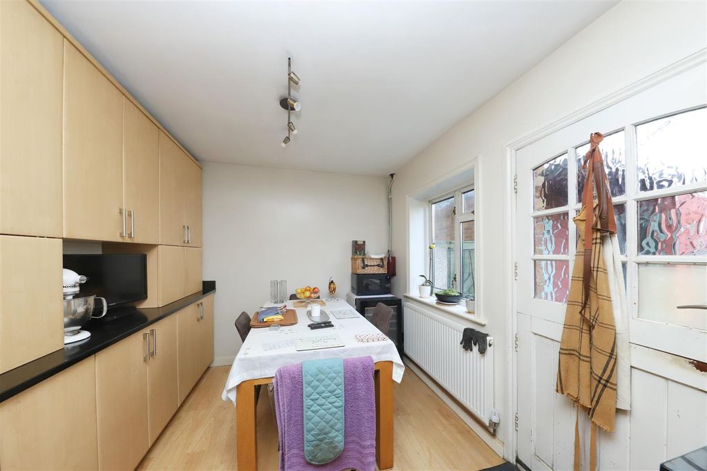 Property photo 3 of 8 Kitchen/Diner