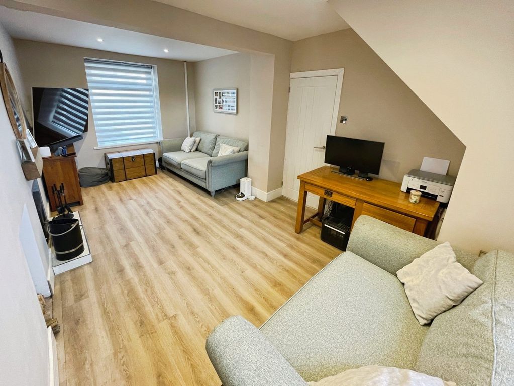 Property photo 2 of 25