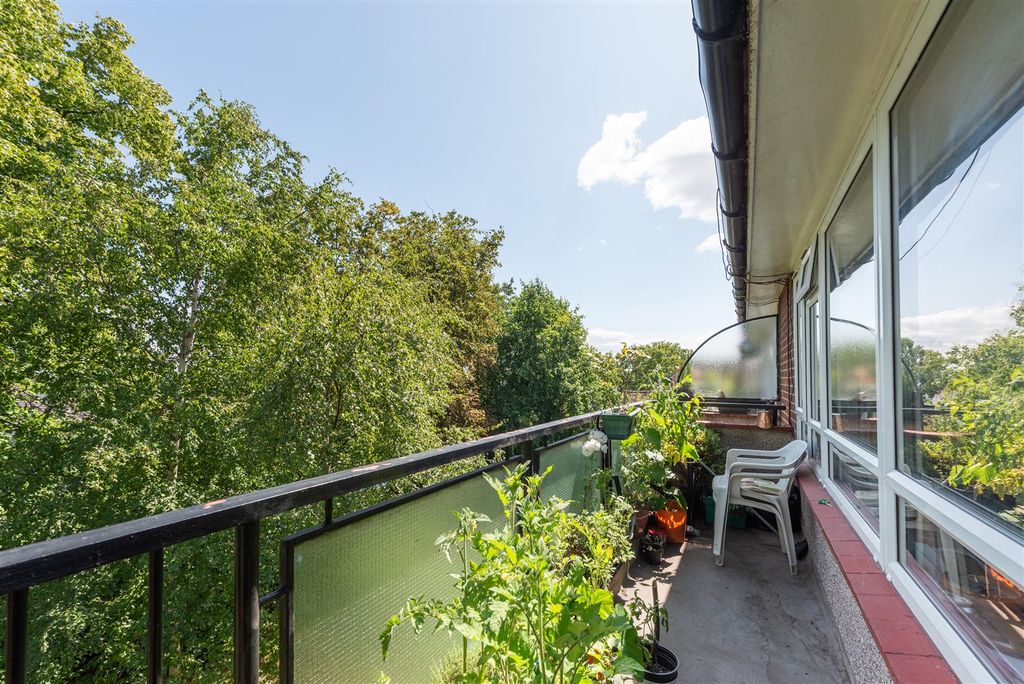 Property photo 2 of 13 Alexandra 8.Jpg