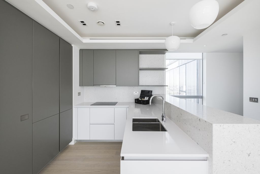 Property photo 2 of 30 Carrara Tower