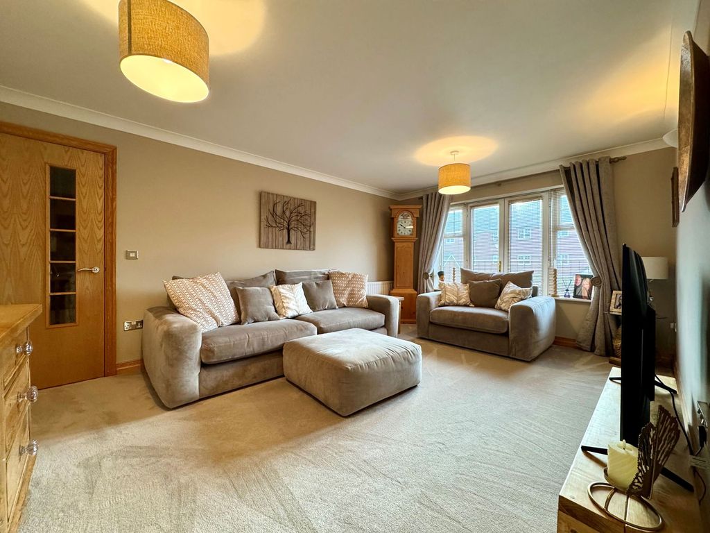 Property photo 2 of 23