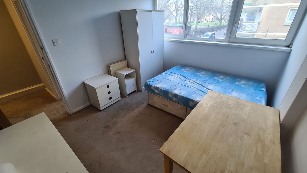 Property photo 3 of 12 Room 5- £780 Available From 01/06/2026