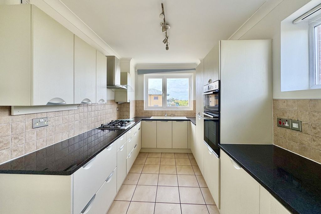 Property photo 3 of 21