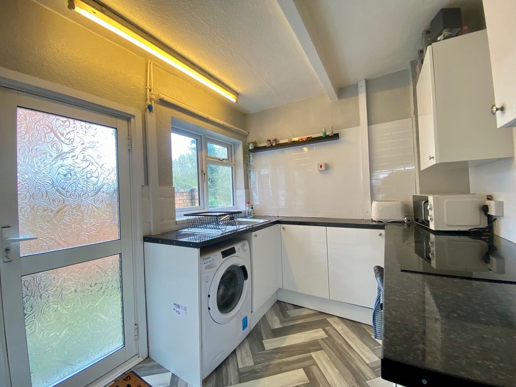 Property photo 2 of 7 Kitchen