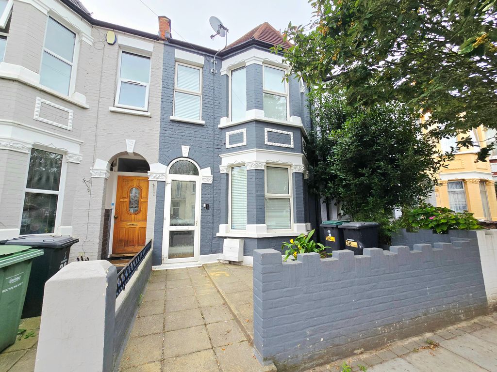 Property photo 2 of 24