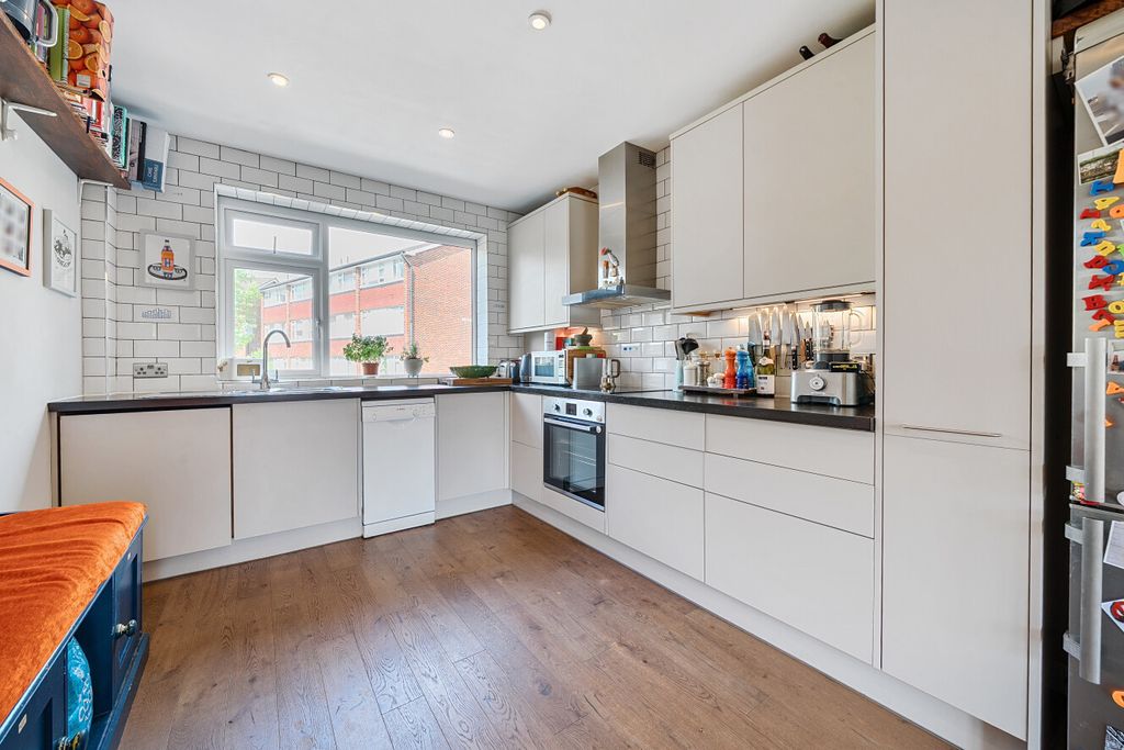 Property photo 2 of 12 1470016-26-6A204c...