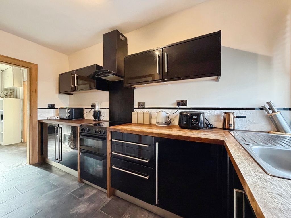 Property photo 3 of 12 Kitchen