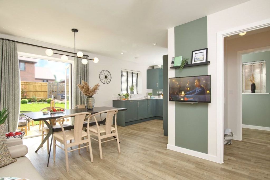 Property photo 1 of 11 Kitchen/Dining