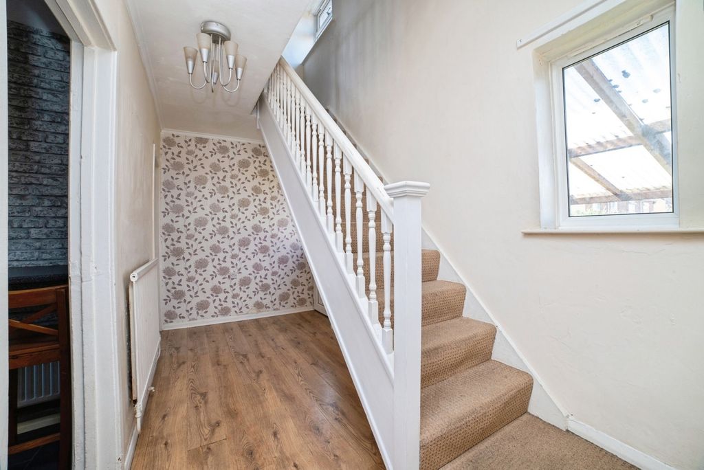 Property photo 2 of 16 Entrance Hall