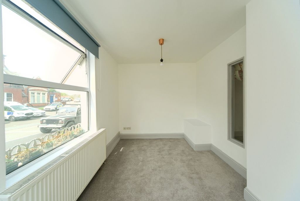 Property photo 3 of 17 Photo