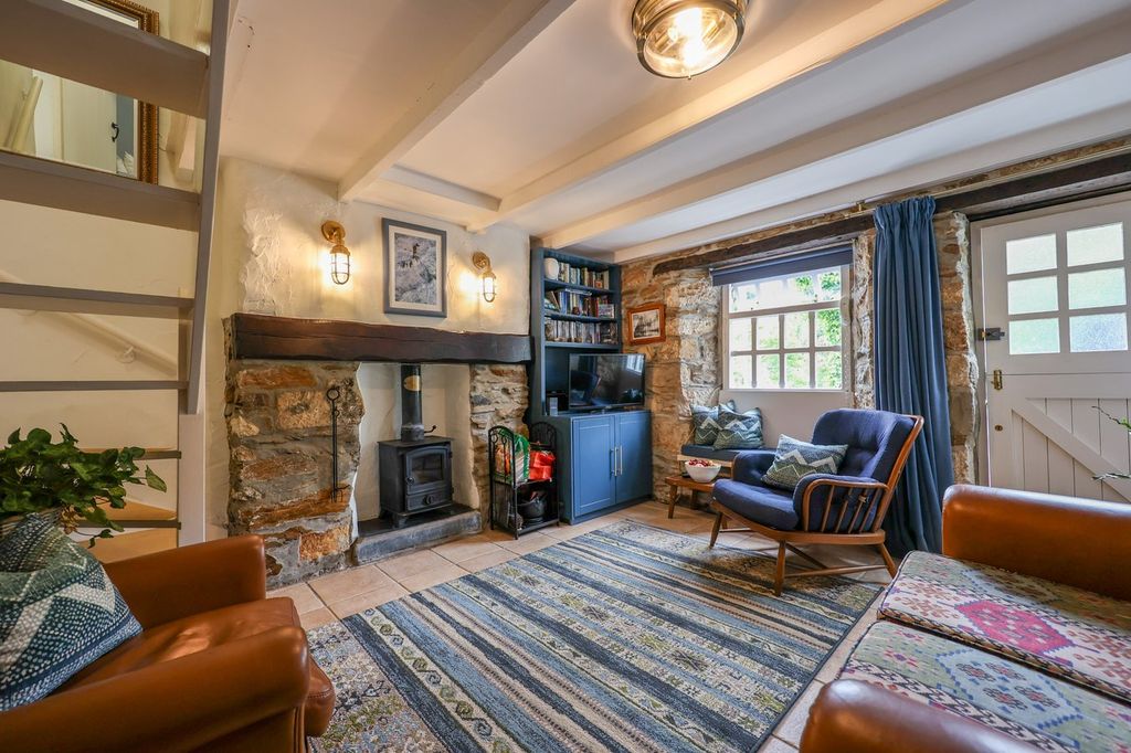 Property photo 2 of 18