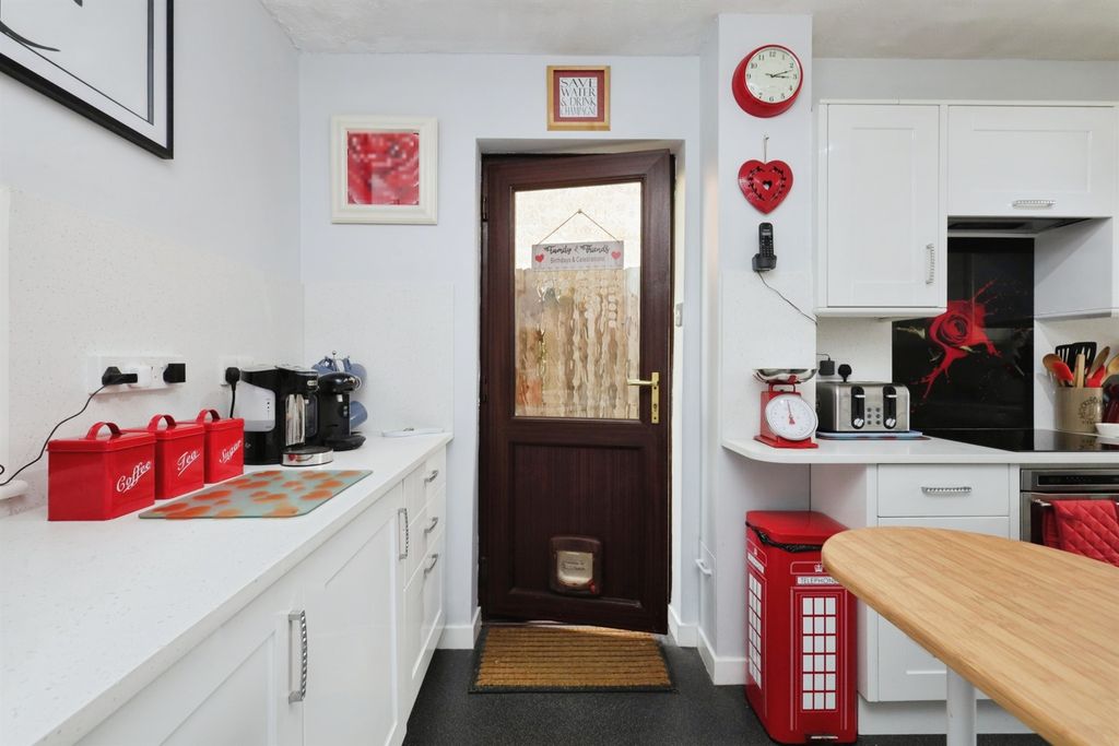 Property photo 3 of 23