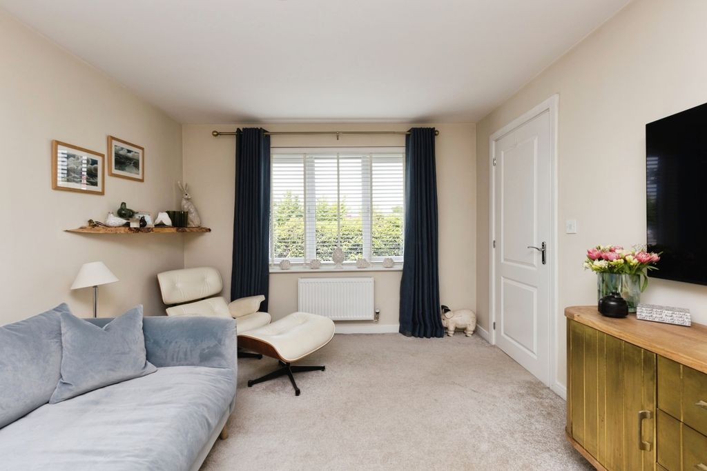 Property photo 3 of 16 Pbox-Img.Jpg