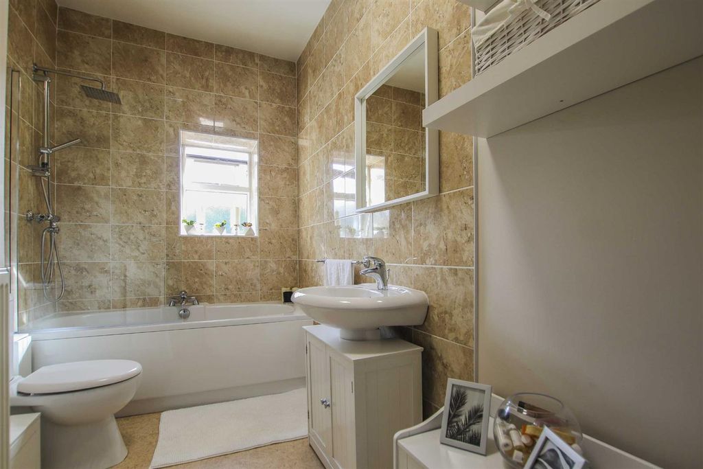 Property photo 3 of 23