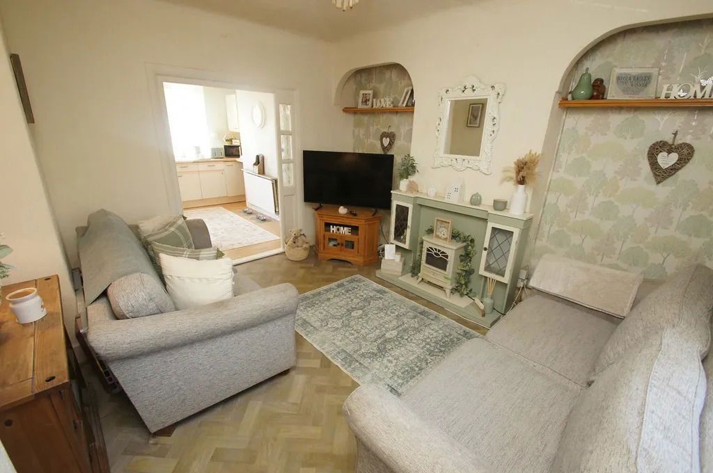 Property photo 3 of 11