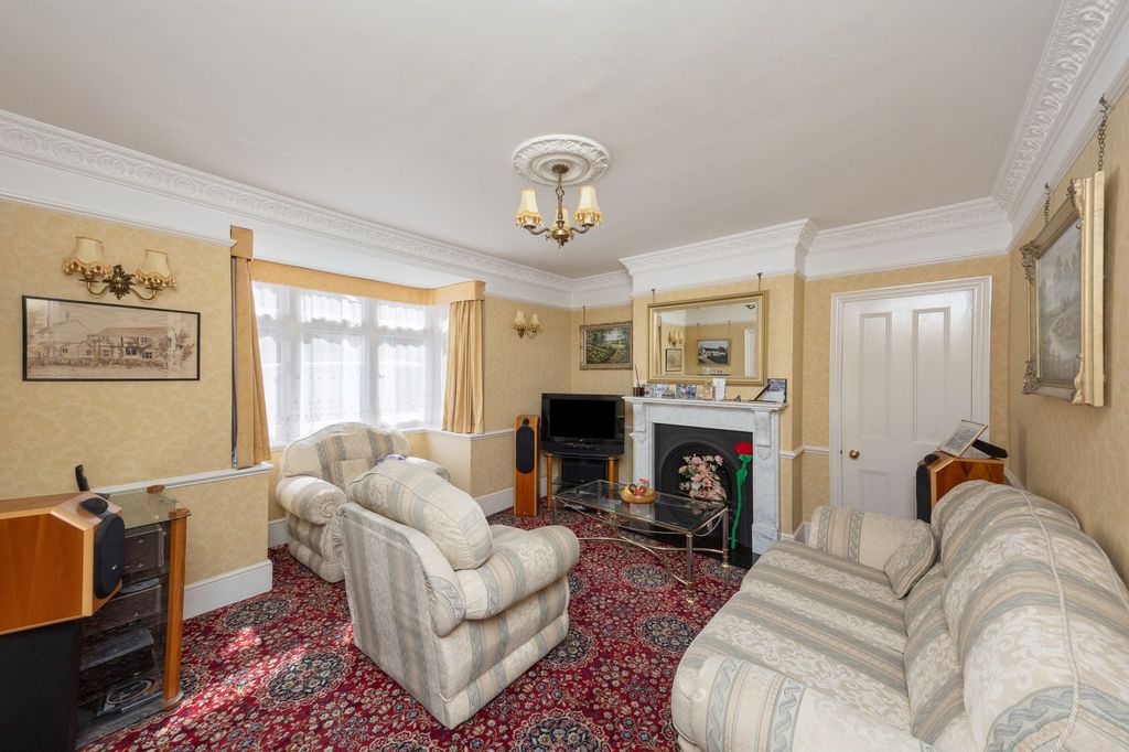 Property photo 3 of 23