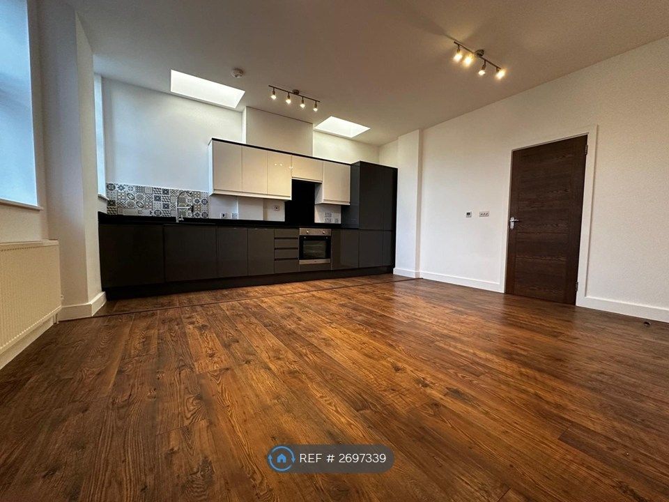 Property photo 2 of 6 Kitchen