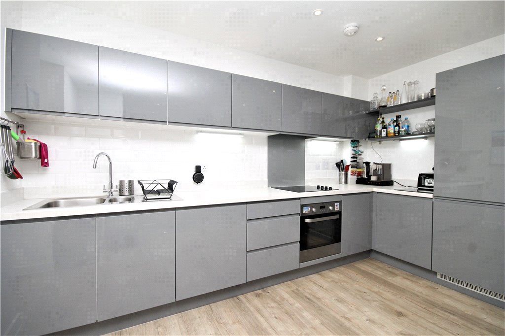 Property photo 3 of 12 Kitchen