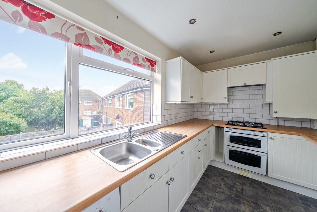 Property photo 3 of 12 1298128-9-682Da66...