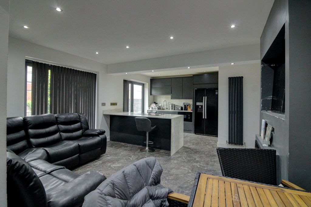 Property photo 1 of 18 1