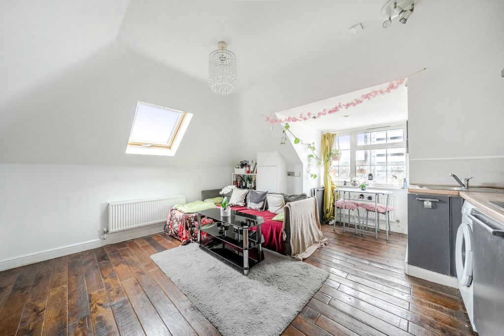 Property photo 3 of 11 Kitchen/Living Room