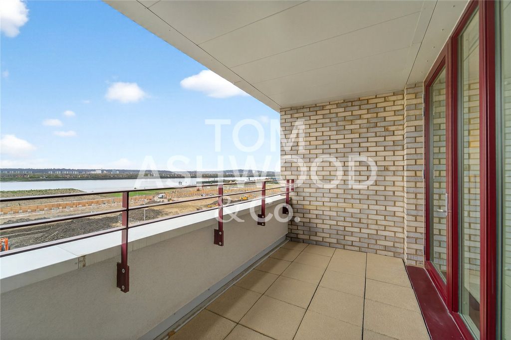 Property photo 2 of 19 Picture No. 48