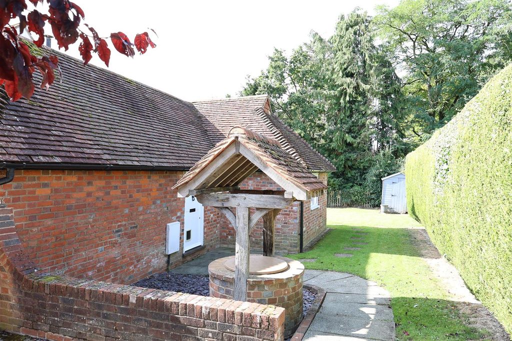 Property photo 1 of 13 Well Courtyard Entrance