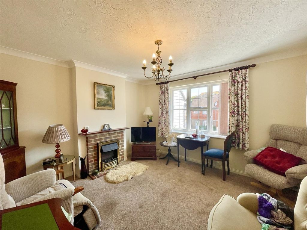 Property photo 2 of 14