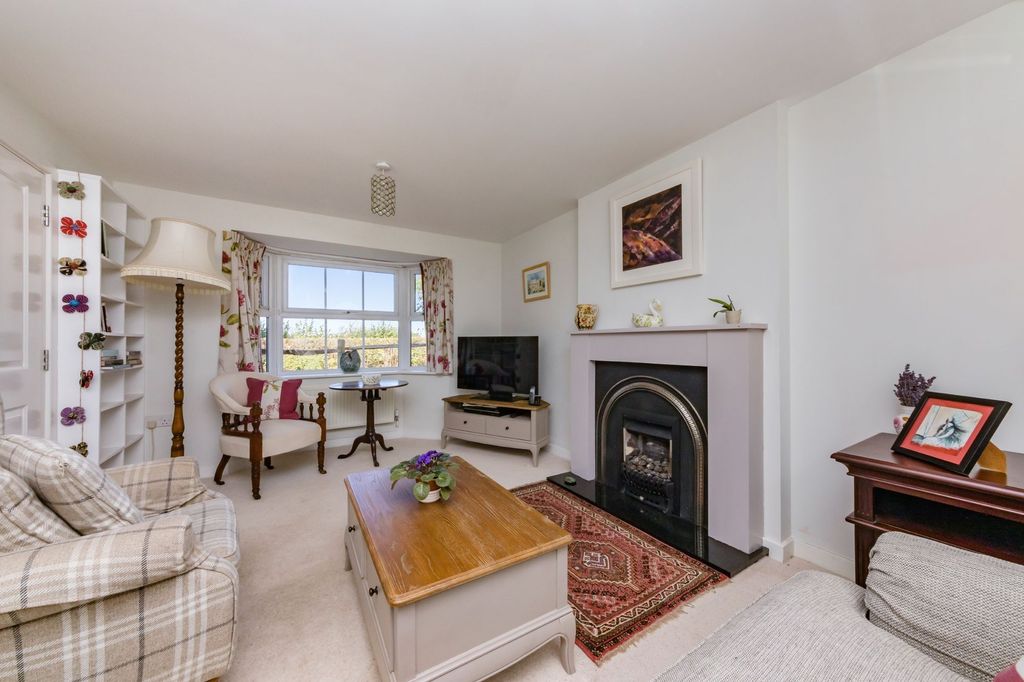 Property photo 2 of 25