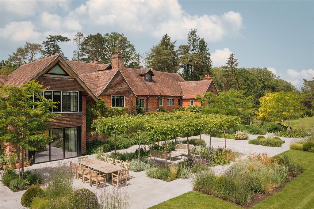 Property photo 1 of 46 House. Partnership