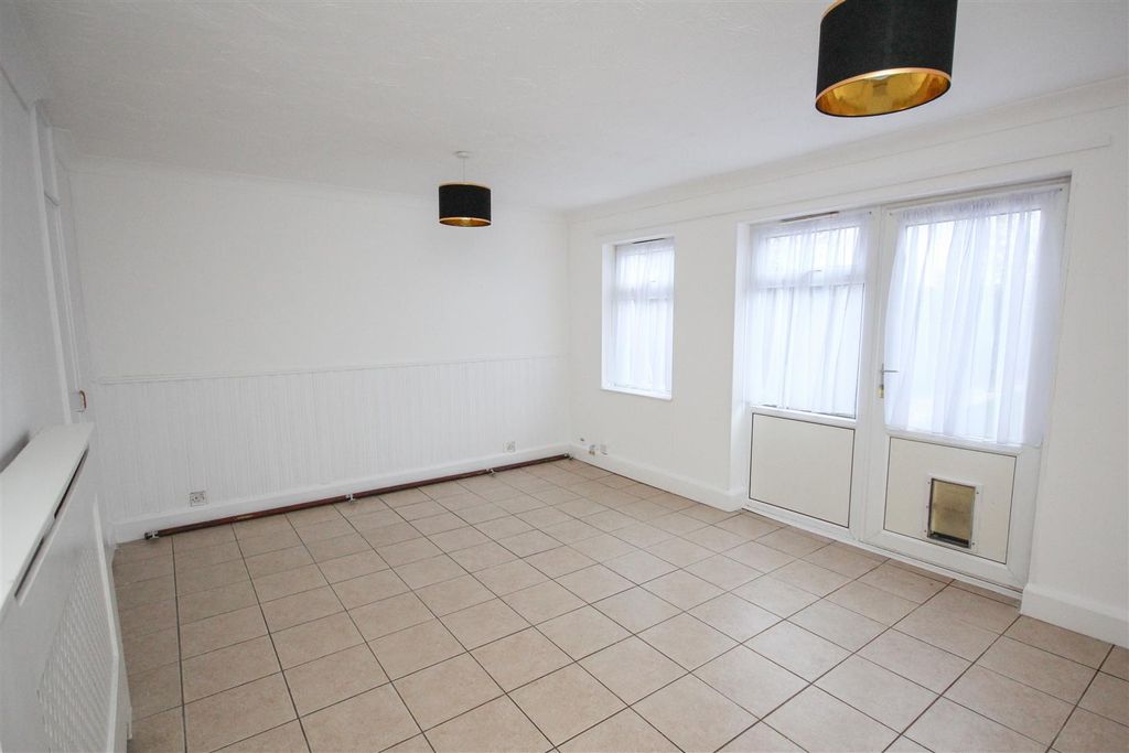 Property photo 2 of 11 Lounge 2.Jpg