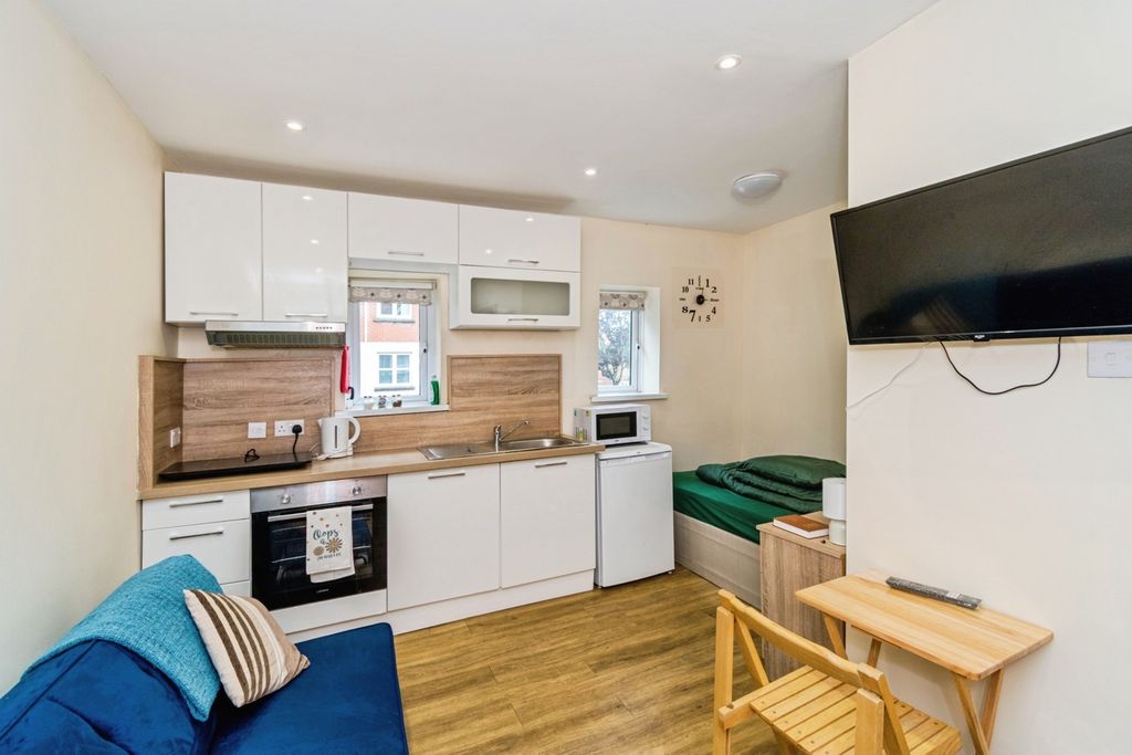 Property photo 3 of 17 Photo