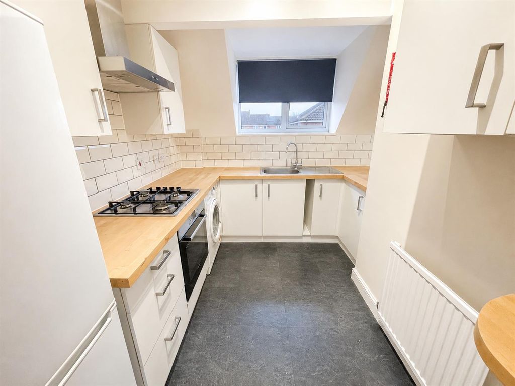Property photo 2 of 14 Kitchen (1/2)