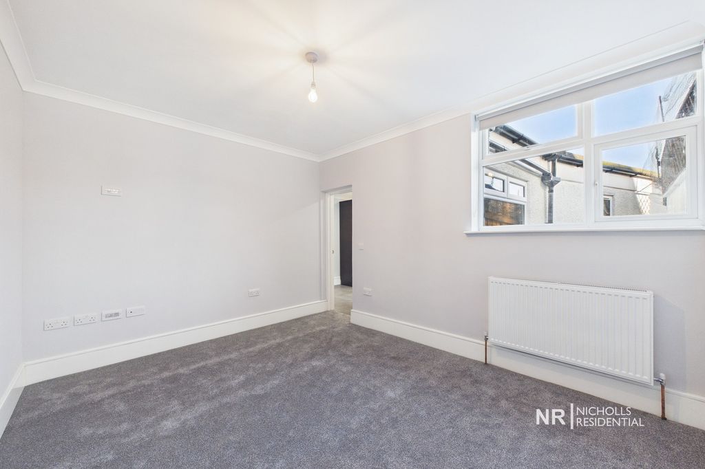 Property photo 2 of 12 Lounge