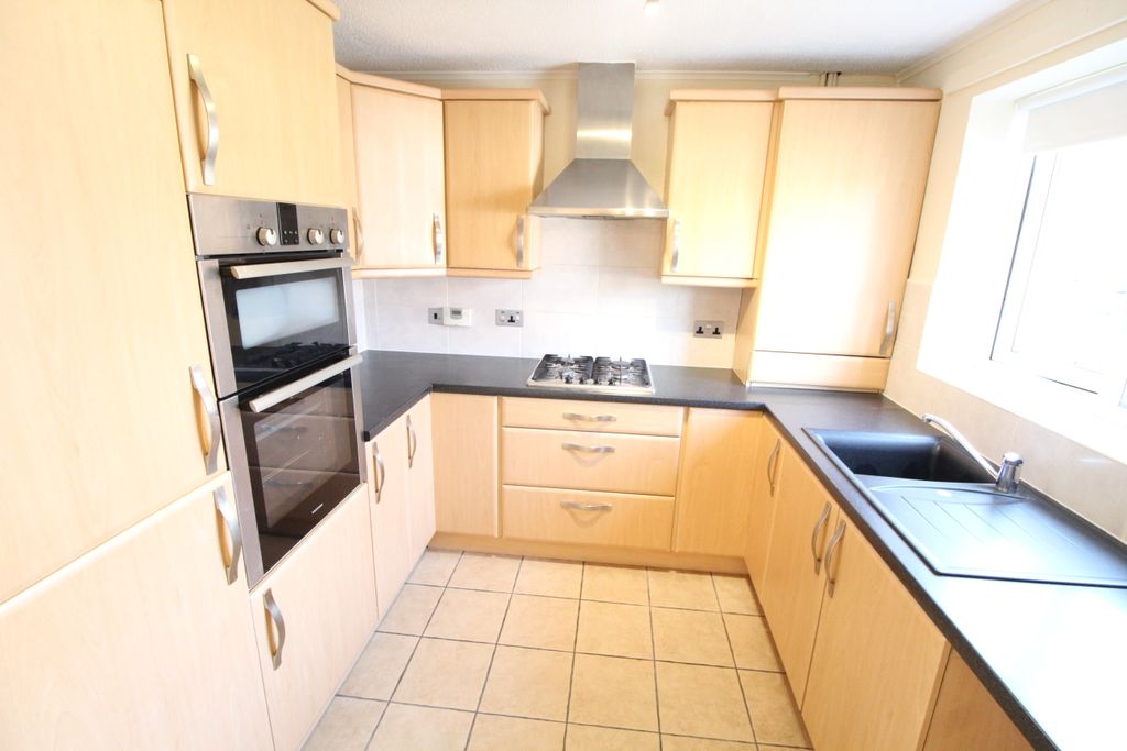 Property photo 2 of 11 Kitchen