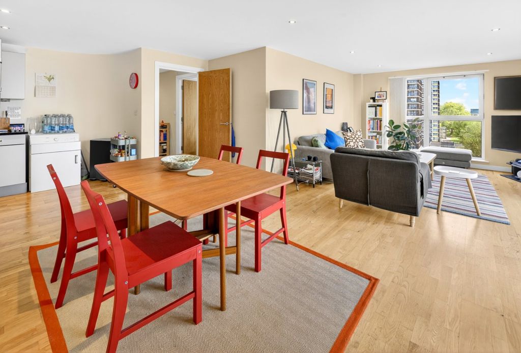 Property photo 2 of 21 Picture No. 41