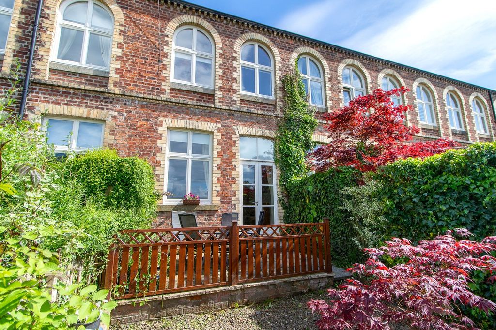 Property photo 2 of 32