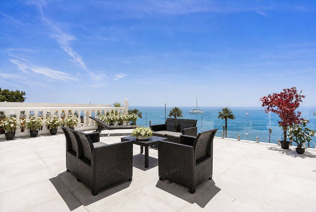 Property photo 1 of 12 Semi-Detached Villa Torremuelle Benalmádena Málaga