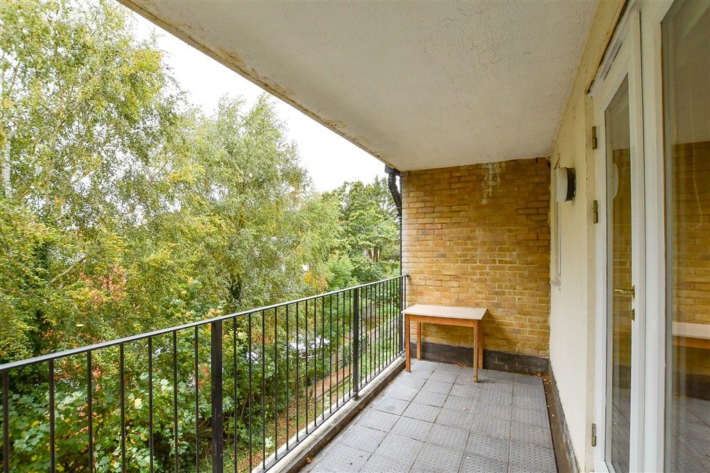 Property photo 2 of 7 Balcony